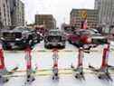 Des camions stationnés au centre-ville d'Ottawa continuent de protester contre les mandats et les restrictions du vaccin Covid-19, le 4 février 2022 à Ottawa, au Canada.  