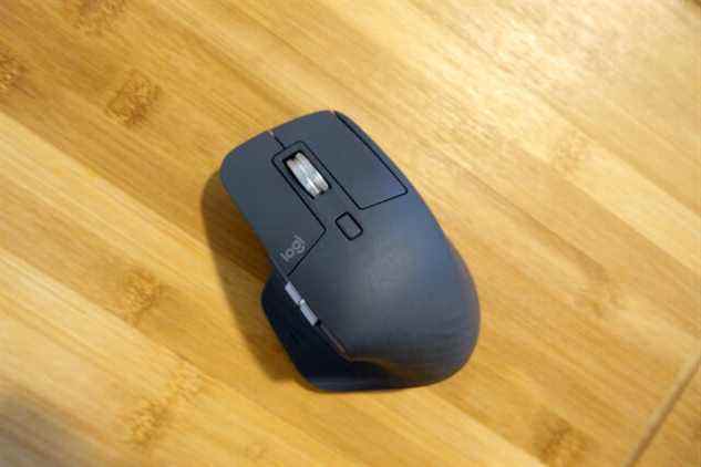 Souris sans fil MX Master 3 de Logitech.