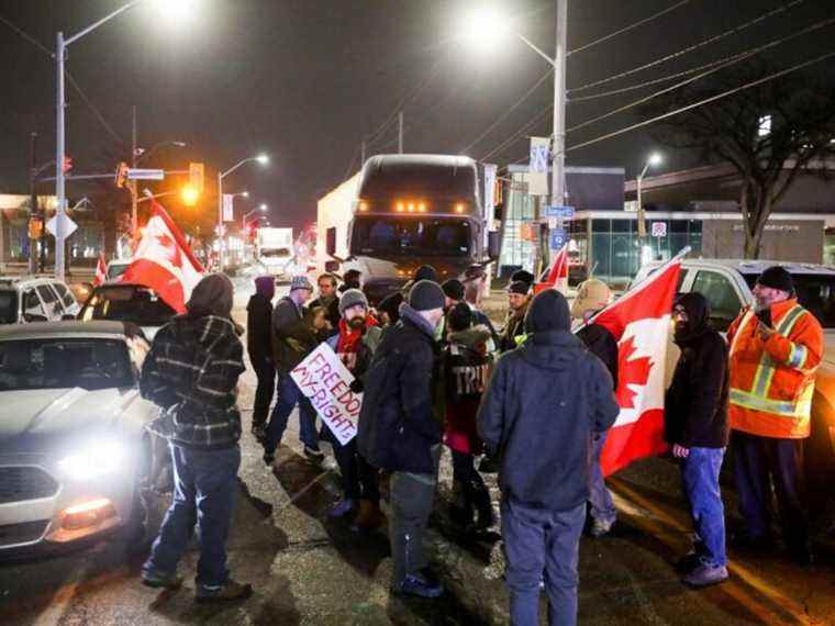 GM, Toyota et Ford réduisent leur production à la suite des manifestations de camionnage au Canada