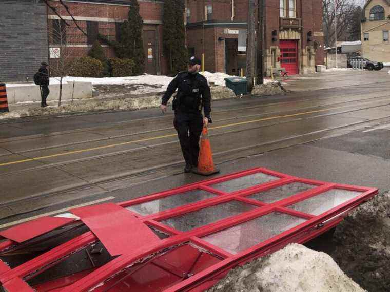 Une femme arrêtée après le vol d’un camion de pompiers de Toronto dans une gare