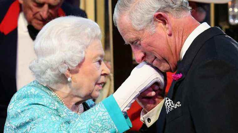 Craintes pour la santé de Queen après un contact avec Charles, qui a attrapé Covid