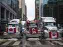 Des gens au centre-ville d'Ottawa lors de la manifestation du Freedom Convoy, le dimanche 6 février 2022.   