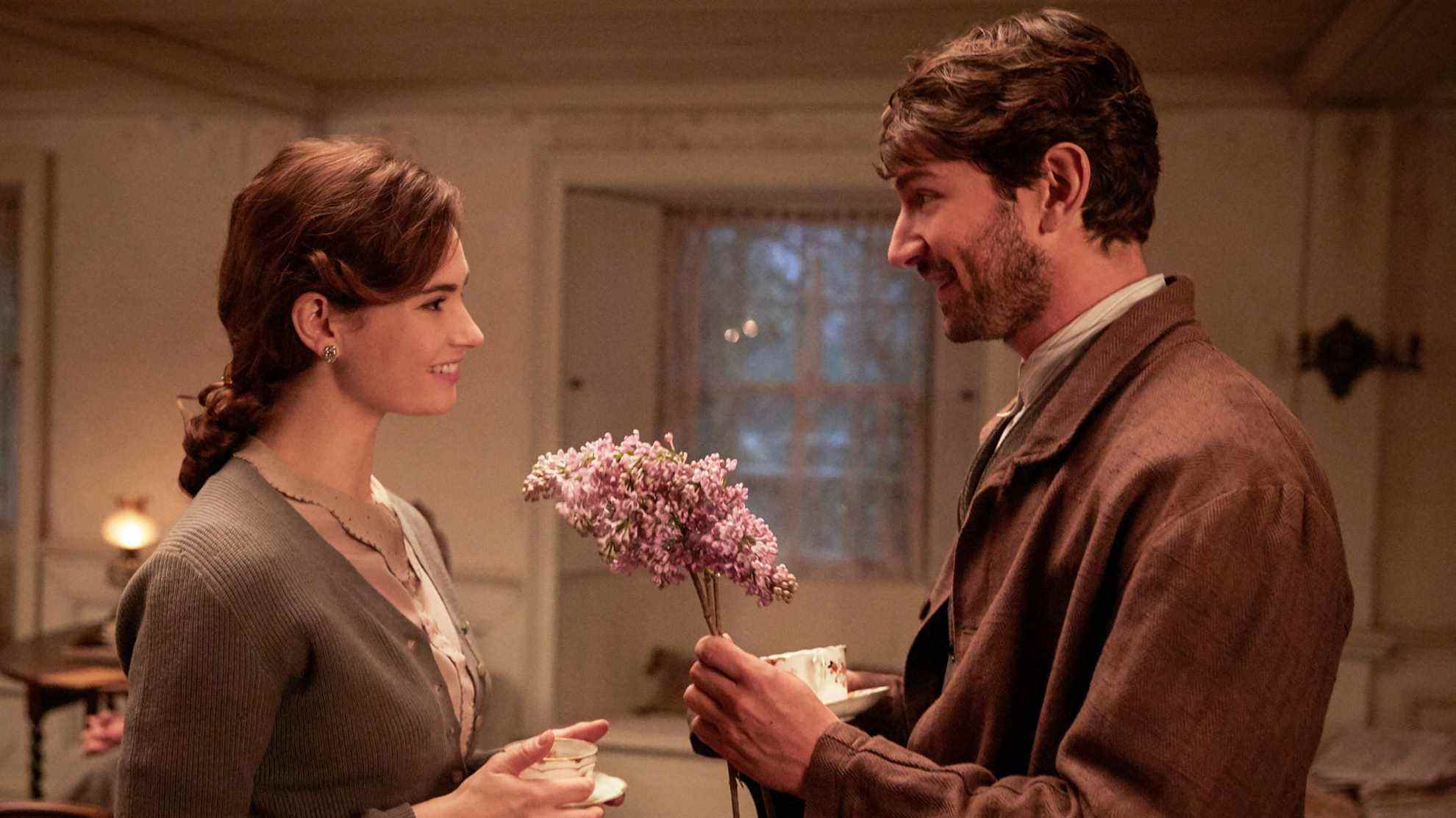 Meilleurs drames romantiques sur Netflix: The Guernsey Literary and Potato Peel Pie Society