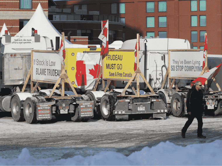 Le juge en a «assez entendu» et accorde une injonction provisoire contre les camionneurs qui klaxonnent à Ottawa