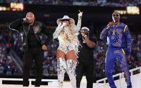 Mary J. Blige se produit pendant le spectacle de la mi-temps.  MIKE SEGAR/REUTERS