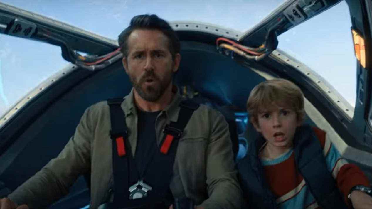 Le spot du Super Bowl d'Adam Project taquine la sortie de science-fiction de Ryan Reynolds et l'ardoise Netflix 2022
