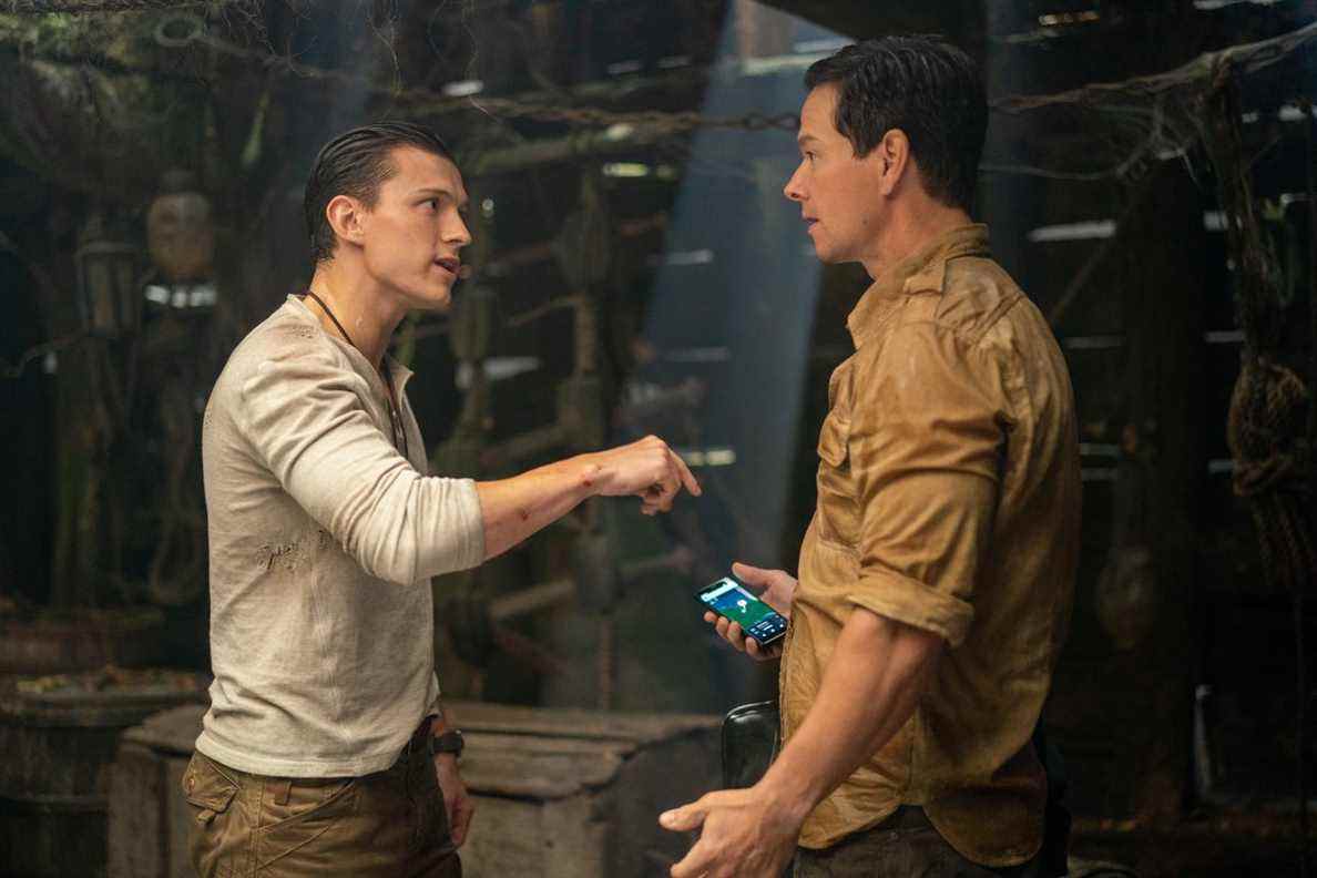 Mark Wahlberg et Tom Holland font quelques-unes des douces plaisanteries dans Uncharted