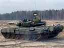 Exercice militaire conjoint des forces armées de Russie et de Biélorussie, sur le terrain d'entraînement de Brestsky dans la région de Brest, en Biélorussie, dans cette image fixe tirée d'une vidéo publiée le 11 février 2022. Ministère russe de la Défense/Handout via REUTERS