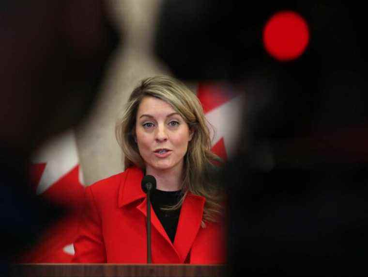 Mélanie Joly promet de s’attaquer au « champ de bataille virtuel » de la désinformation russe