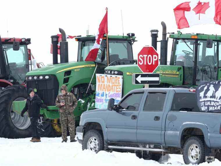 « Ils peuvent nous expulser ou nous tirer dessus »: les manifestants défient les pouvoirs d’urgence de Trudeau avec plus de blocages aux frontières