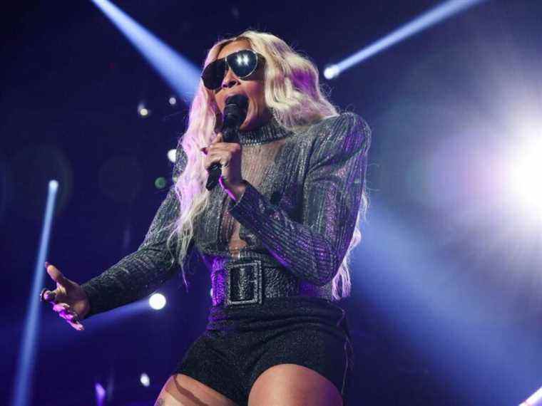 Mary J. Blige « adore » être à la mi-temps du Super Bowl, même sans frais