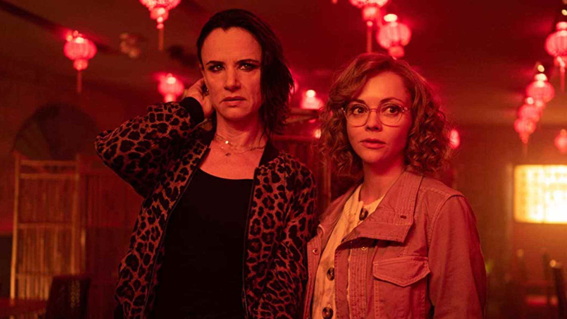 Juliette Lewis et Christina Ricci dans Yellowjackets