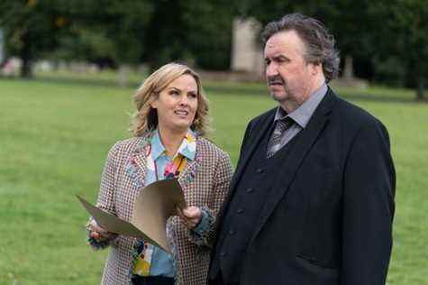 jo joyner et mark benton dans le rôle de luella shakespeare et frank hathaway dans les détectives privés de shakespeare hathaway