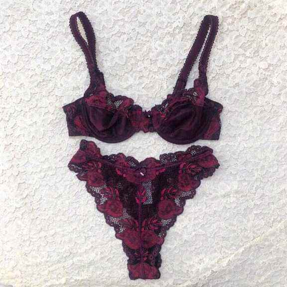 Ensemble de lingerie en dentelle violette Deadstock