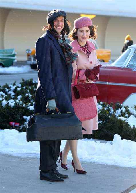 rachel brosnahan et gideon glick sur le tournage de la merveilleuse mme maisel saison 5