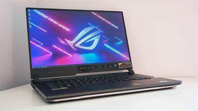 Une photo de l'ordinateur portable de jeu Asus ROG Strix Scar 15 G533Q