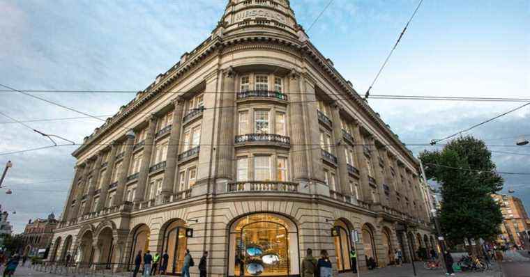 La police réagit à la prise d’otages dans l’Apple Store d’Amsterdam