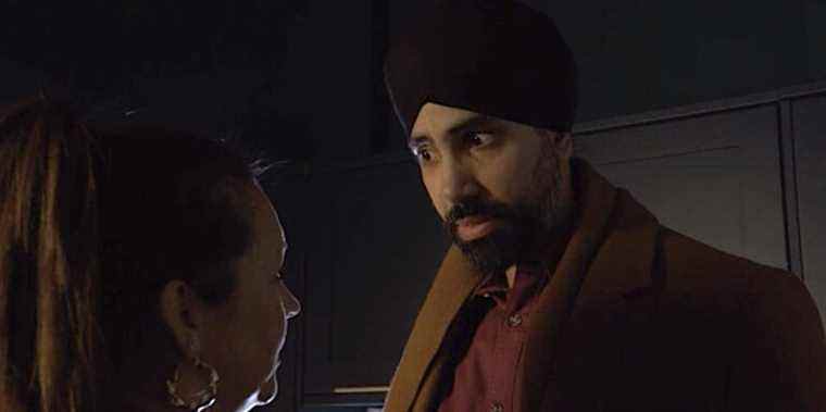 Stacey Slater d'EastEnders aide Kheerat Panesar à fuir Walford après le combat de Grey

