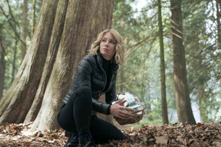 Jennifer Holland de Peacemaker sur les combats, les danses et la saison 1