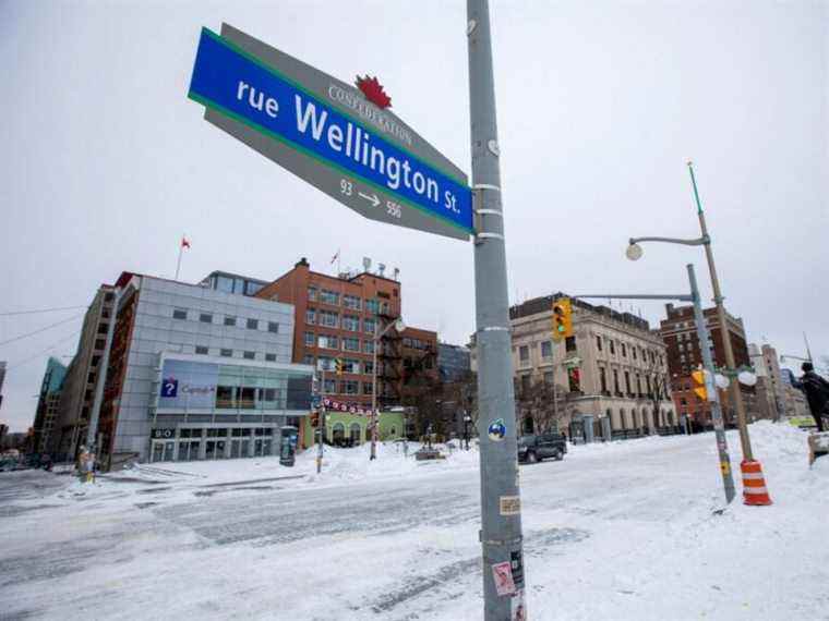 Ottawa ferme une rue le long du Parlement et envisage un changement permanent à la suite des manifestations