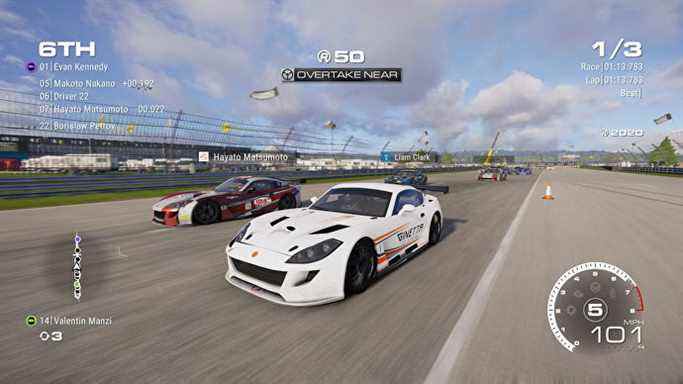 Deux voitures de course se bousculent pour se positionner dans Grid Legends