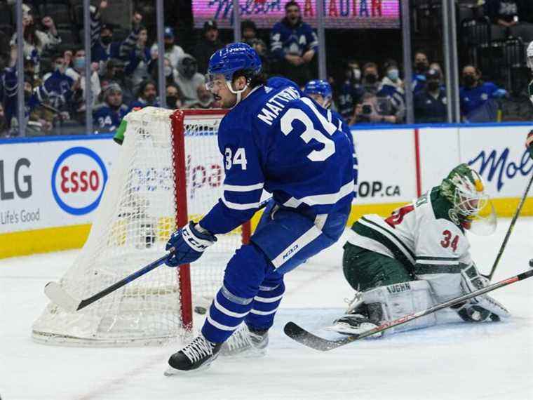 Auston Matthews « domine des deux côtés » pour que les Maple Leafs patinent sur le territoire de Hart