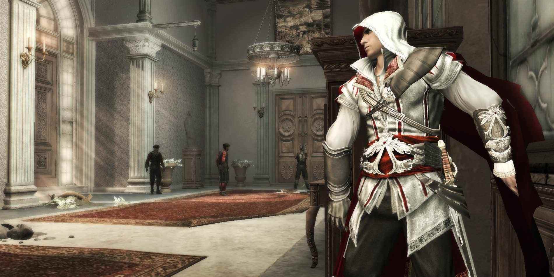 Assassin's Creed II Ezio se cachant derrière une colonne des gardes à l'intérieur du palais