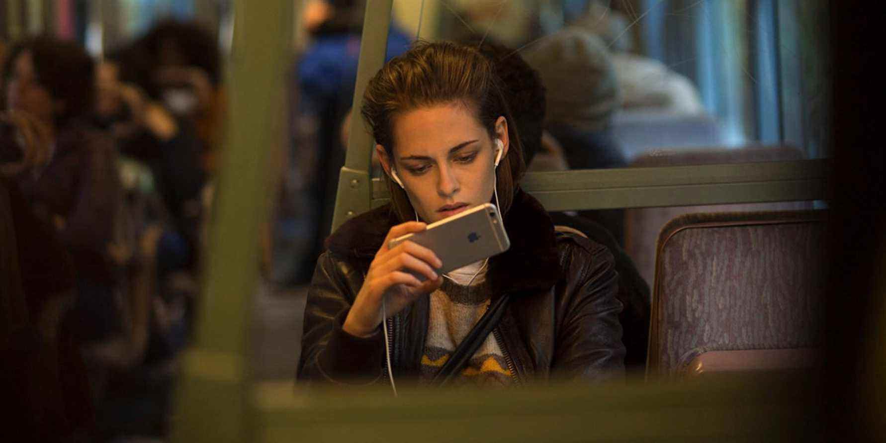 Kristen Stewart envoie des SMS dans Personal Shopper