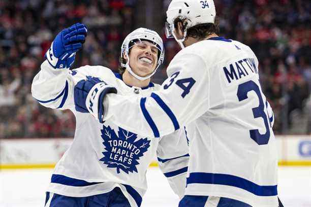 Les Leafs marquent 10 buts dans la victoire et obtiennent quatre buts de Marner dans une folle nuit à Detroit