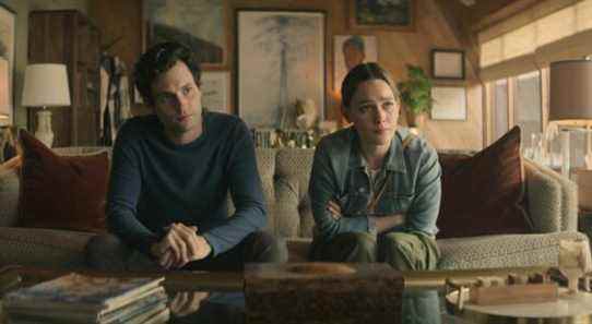 Joe Goldberg (Penn Badgley) and Love Quinn (Victoria Pedretti) in You