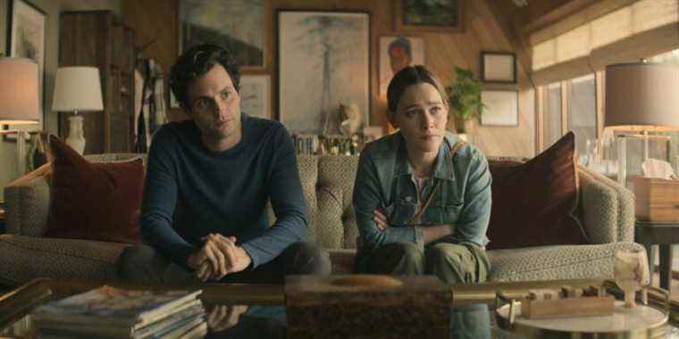 Joe Goldberg (Penn Badgley) and Love Quinn (Victoria Pedretti) in You