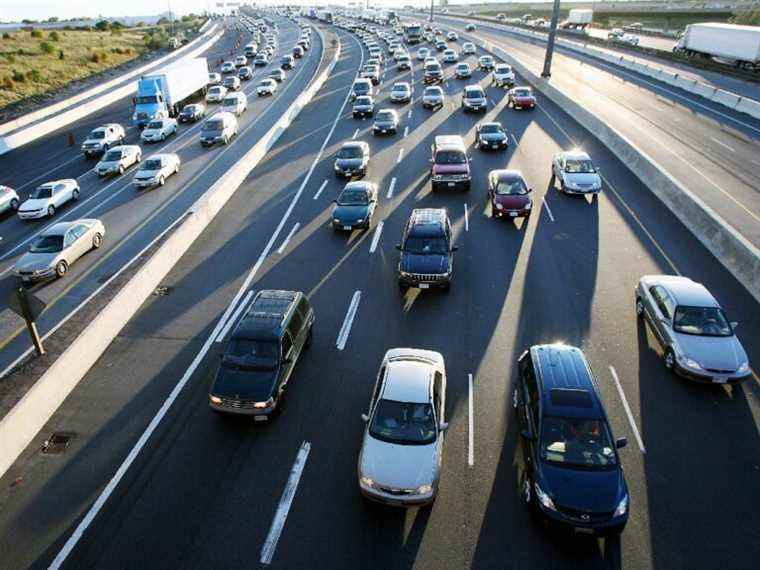 Les frais de vignette de plaque d’immatriculation ont diminué pour les conducteurs en Ontario, selon Ford