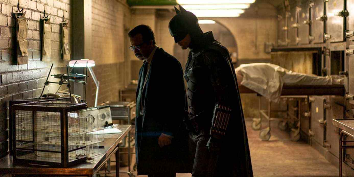 Spectacles-Bruce-Wayne-et-Commissaire-Gordon-Visitez-une-Morgue