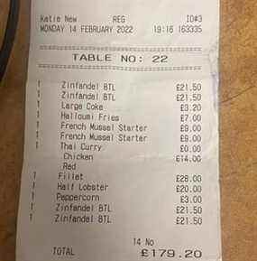 Un couple a accumulé une lourde facture et est ensuite parti sans payer son repas de la Saint-Valentin au pub The Mill en Angleterre.  FACEBOOK/LE MOULIN