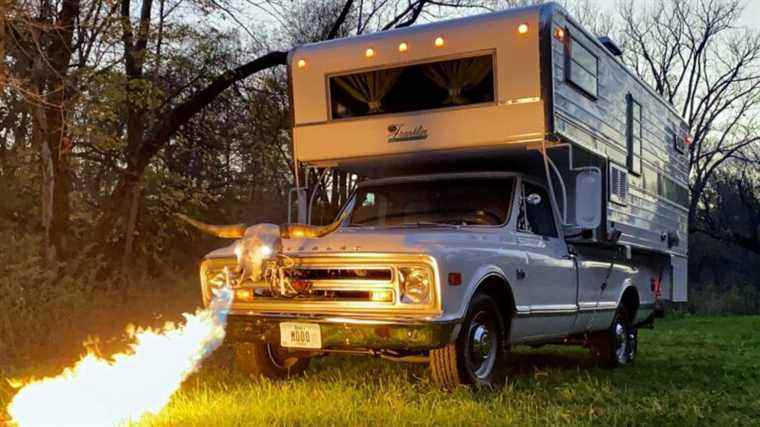 Achetez ce camion de camping Chevy 1968 cracheur de feu pour le prix de votre âme