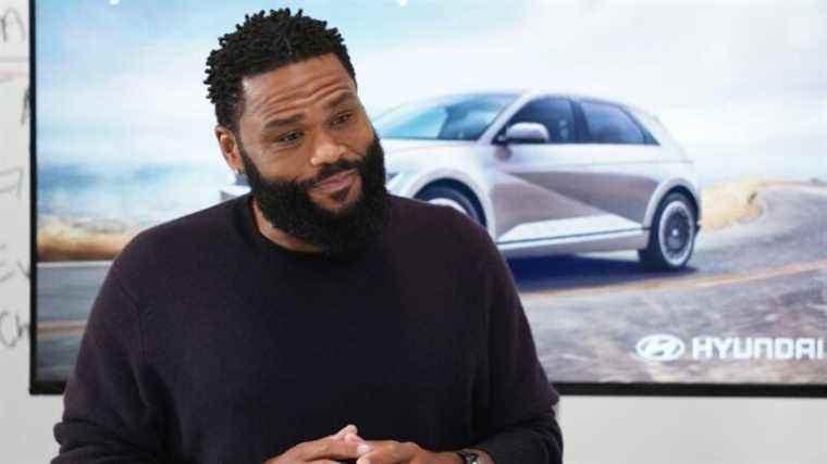 Anthony Anderson de Law And Order sait exactement quel acteur noir qu'il aimerait voir dans la renaissance du drame policier
