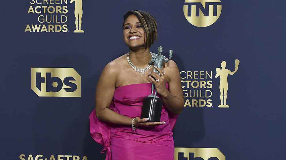 Ariana DeBose sur le fait d'être la première gagnante de l'actrice de cinéma Latina SAG : 