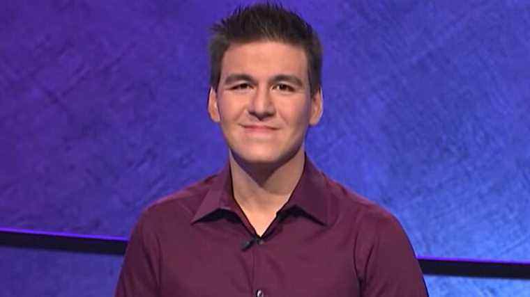 Bien sûr, James Holzhauer n'a pas pu résister à prendre une fissure à Ken Jennings dans Amy Schneider Félicitations Post
