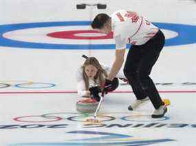 Les curleurs canadiens Rachel Homan et John Morris s'entraînent au Ice Cube le mercredi 2 février 2022 aux Jeux olympiques d'hiver de 2022 à Pékin.