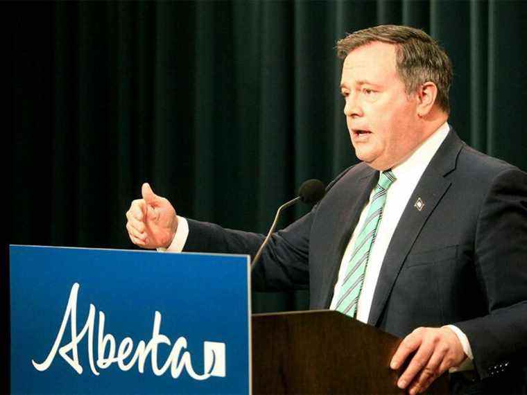 Braid: Kenney accélère la suppression des restrictions sanitaires, car la menace de COVID demeure