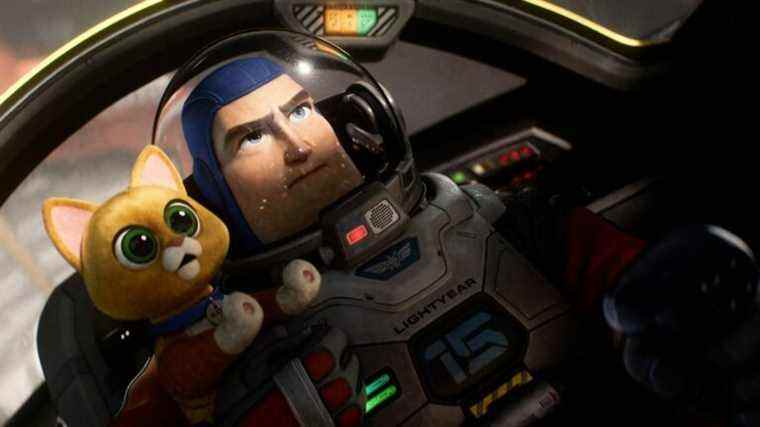 Buzz de Chris Evans et son chat robot partent en mission spatiale dans la bande-annonce de Lightyear