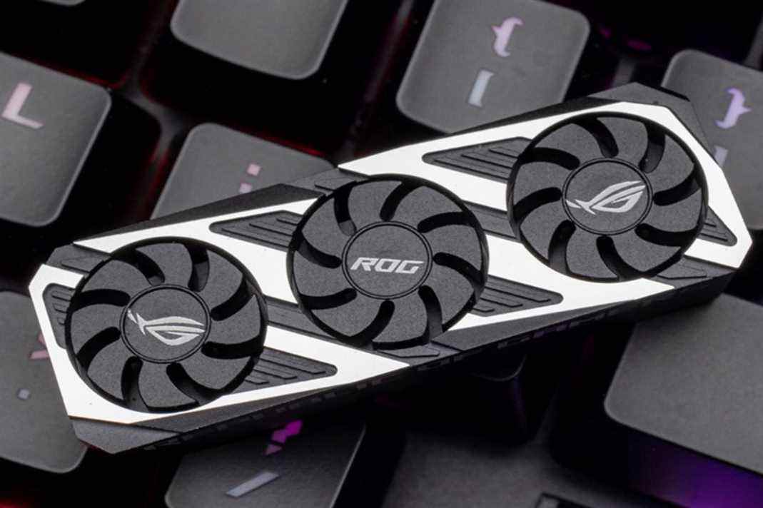 Ce keycap ASUS ressemble à un GPU ROG avec des ventilateurs qui tournent
