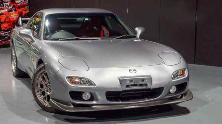 Cette Mazda RX-7 JDM « immaculée » a eu son sombre passé révélé par un forum