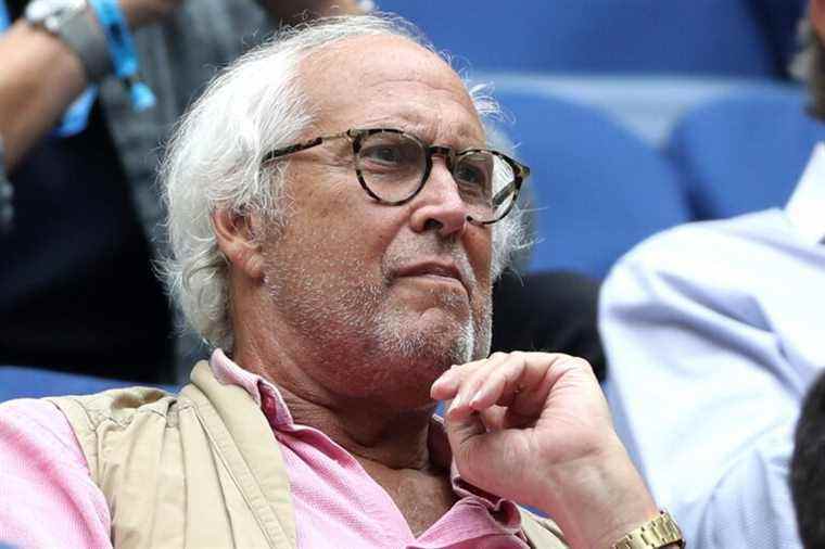 Chevy Chase rejette les affirmations selon lesquelles il est un imbécile: « JE N’EN FAIS PAS UNE MERDE! »