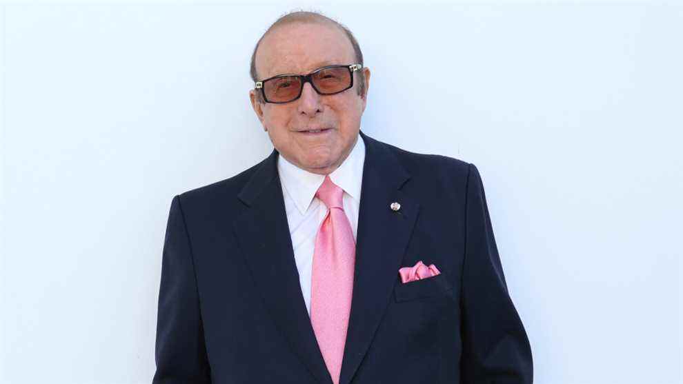 Clive Davis organise une fête d'anniversaire étoilée à New York pour son 90e anniversaire
	
	
