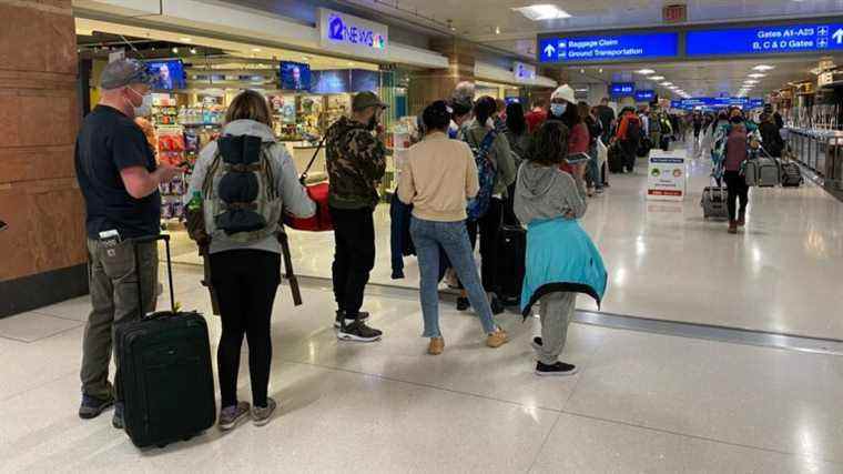 Colère, tristesse et coucher avec des cafards : le cauchemar de se retrouver bloqué dans un aéroport