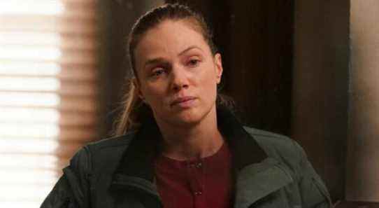 Comment Upton de Chicago PD "avance" dans le nouvel épisode dangereux, selon Tracy Spiridakos