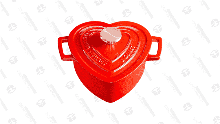 Dans cette maison, nous ne mangeons que des casseroles en forme de cœur pendant la saison de la Saint-Valentin et nous n’achetons que des fers émaillés en vente pour 35 $