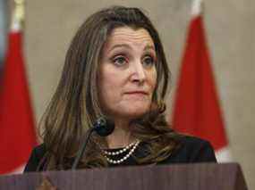 Chrystia Freeland, vice-première ministre et ministre des Finances du Canada, prend la parole lors d'une conférence de presse à Ottawa, Ontario, Canada, le jeudi 17 février 2022.