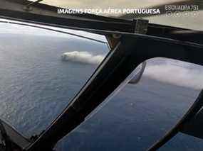 Une vue du Felicity Ace depuis un hélicoptère de l'armée de l'air portugaise.